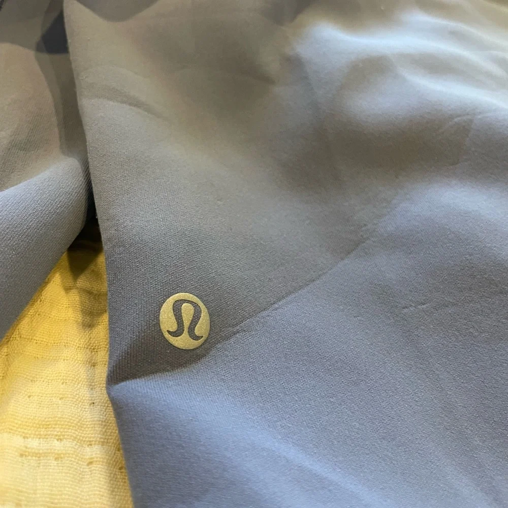 Blue Lululemon scuba pullover hooded sweatshirt size 8 zip pockets - Picture 3 of 4